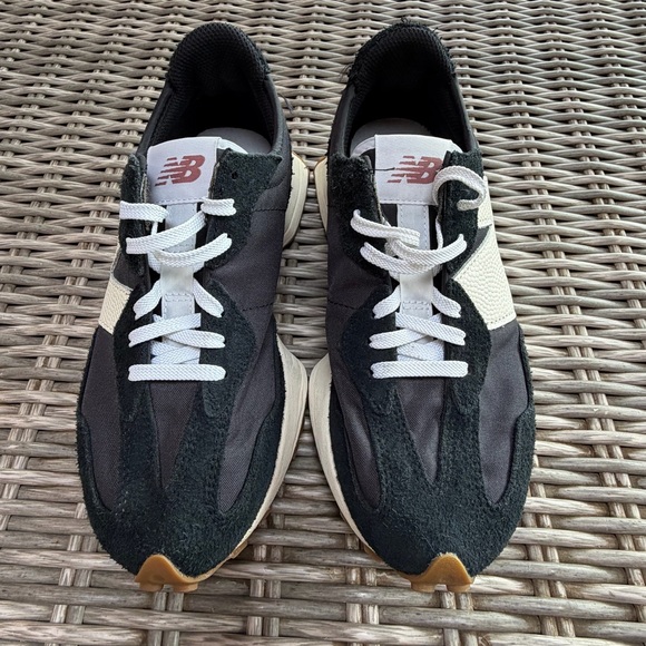 New Balance 327! Like NEW!!!! - Picture 2 of 16